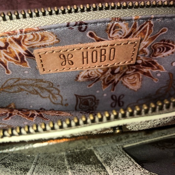 Hobo gold distressed wallet - Picture 6 of 7